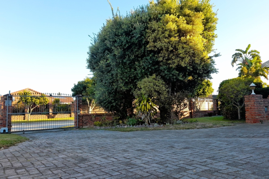 4 Bedroom Property for Sale in Walmer Downs Eastern Cape